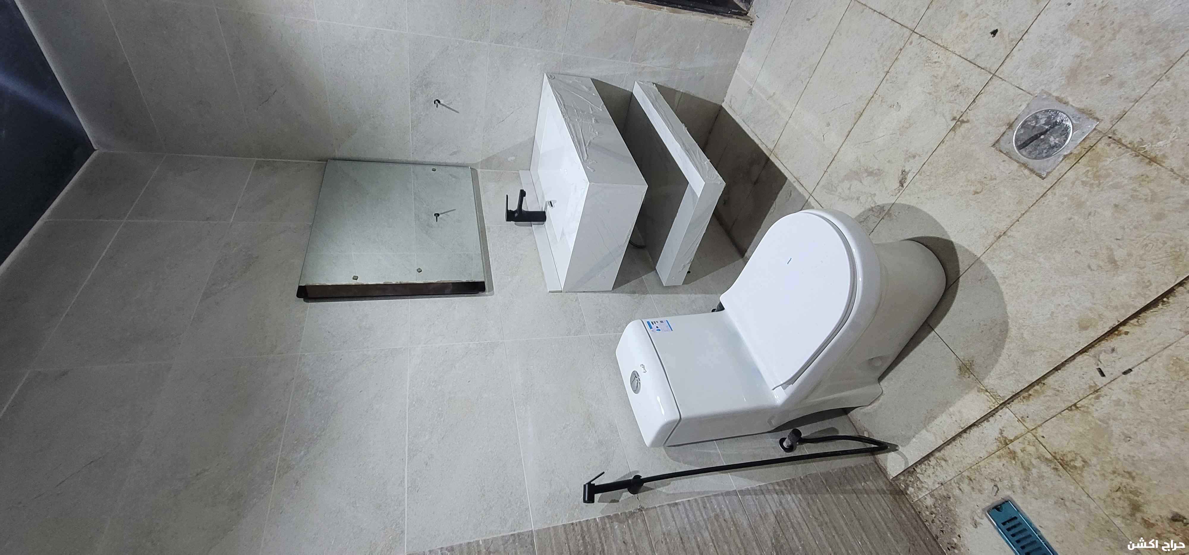 فني كهرباء وسباكه 