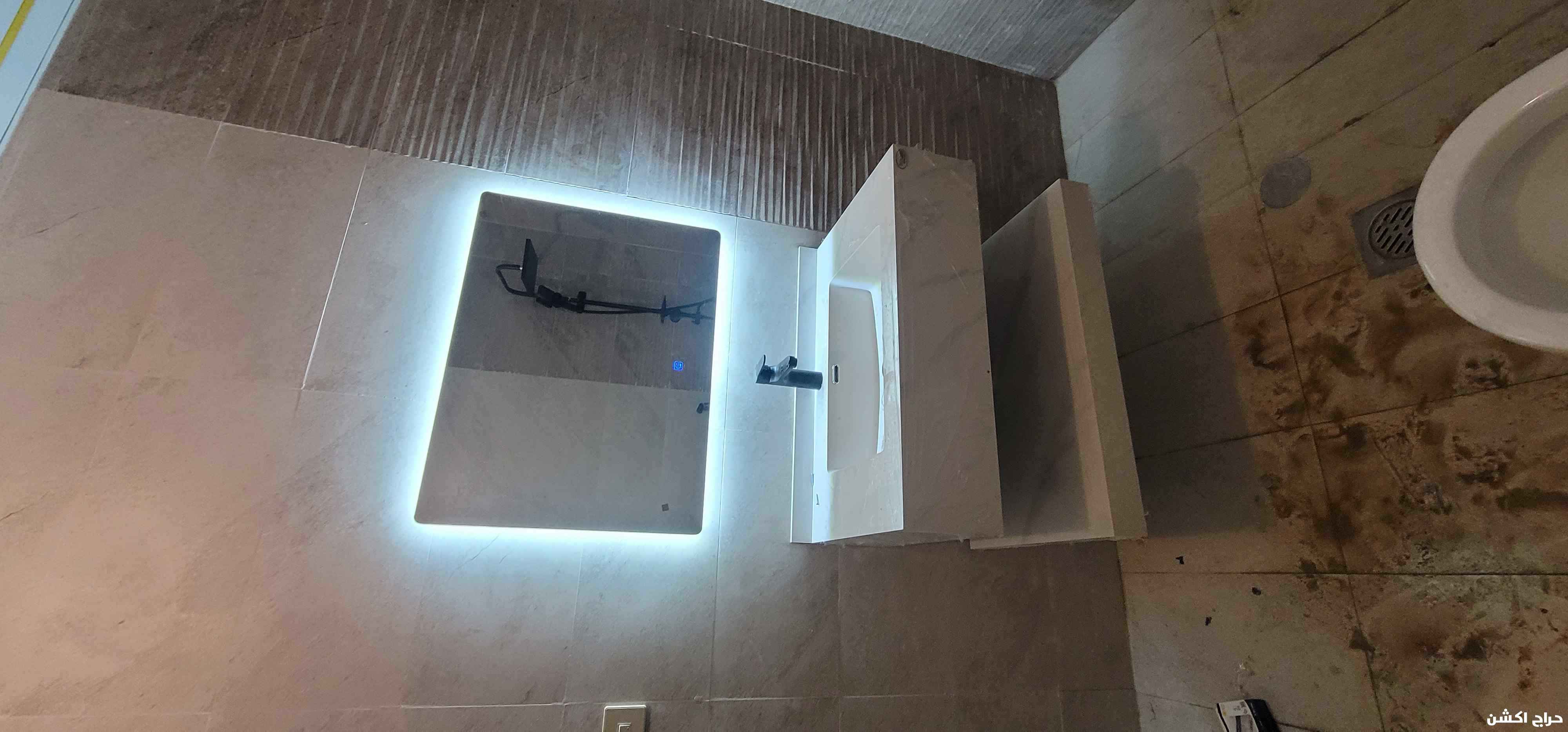 فني كهرباء وسباكه 