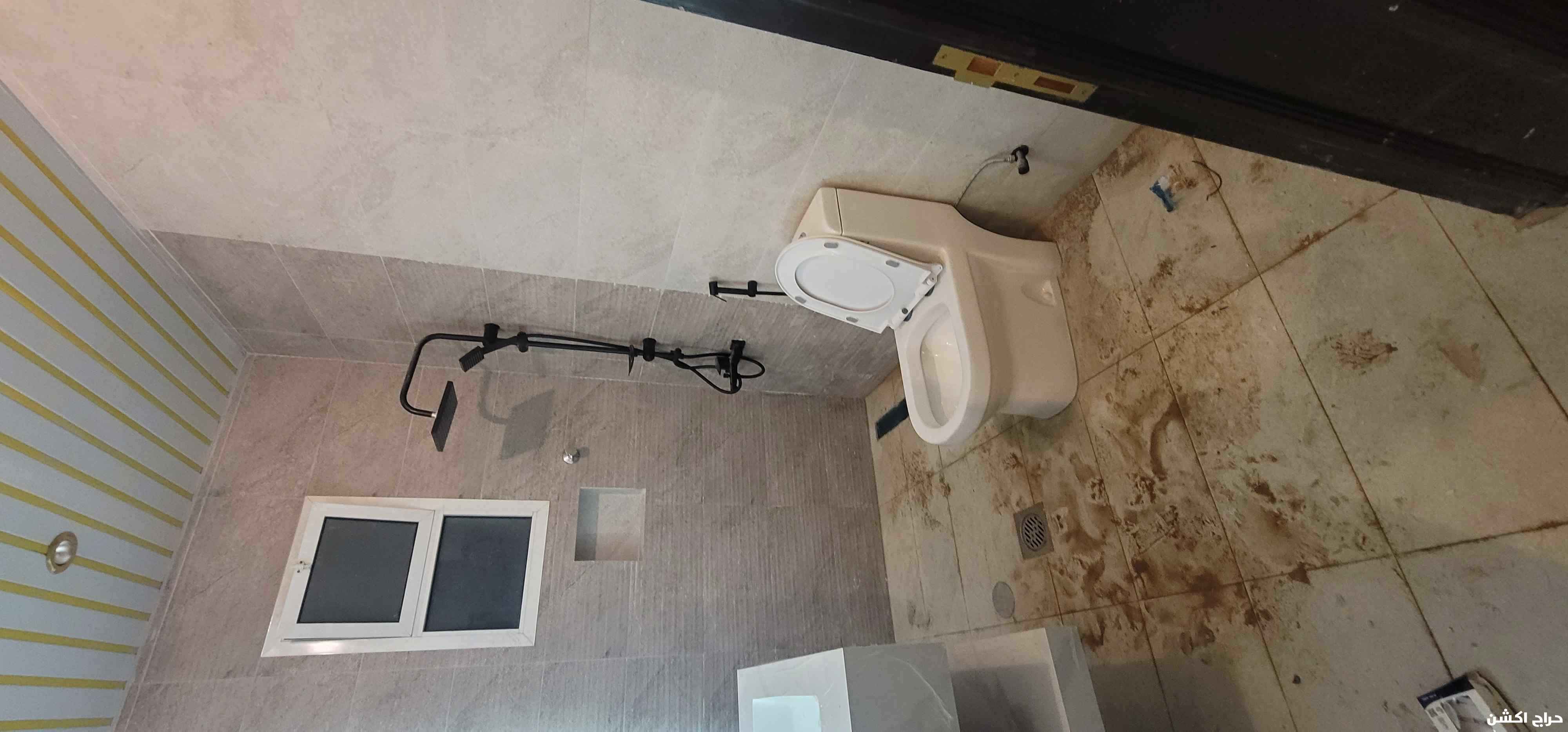 فني كهرباء وسباكه 