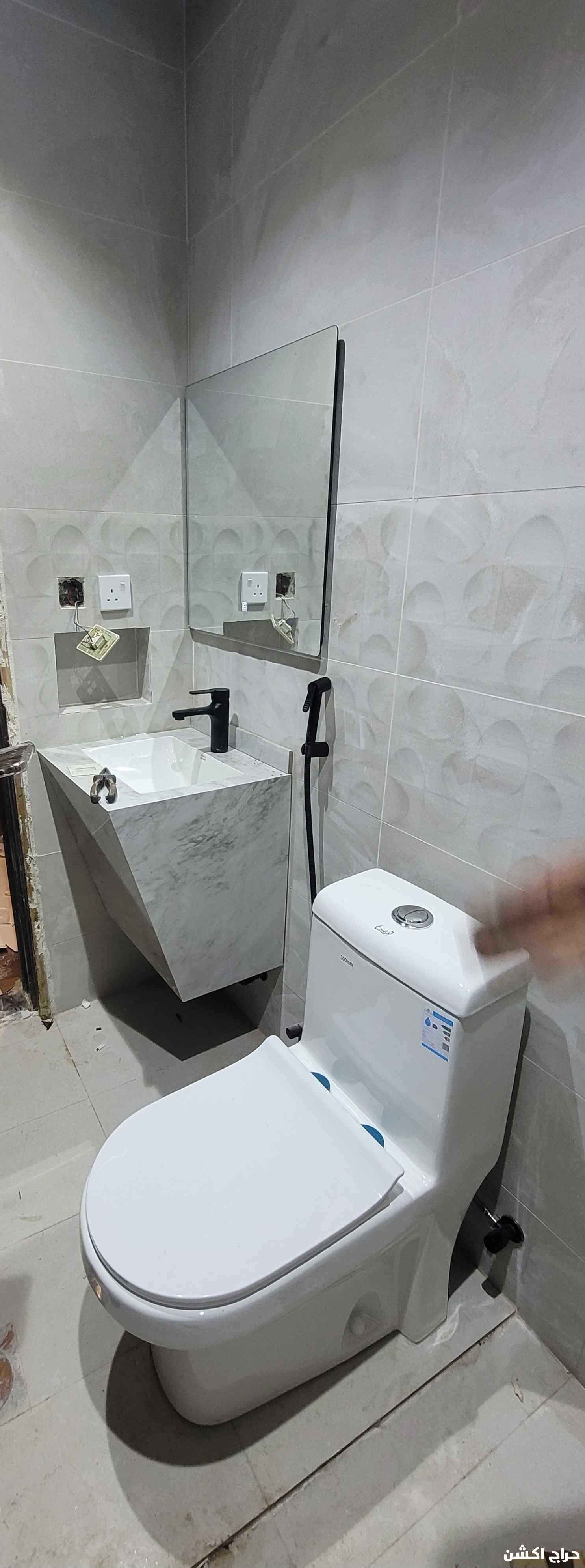 فني كهرباء وسباكه 