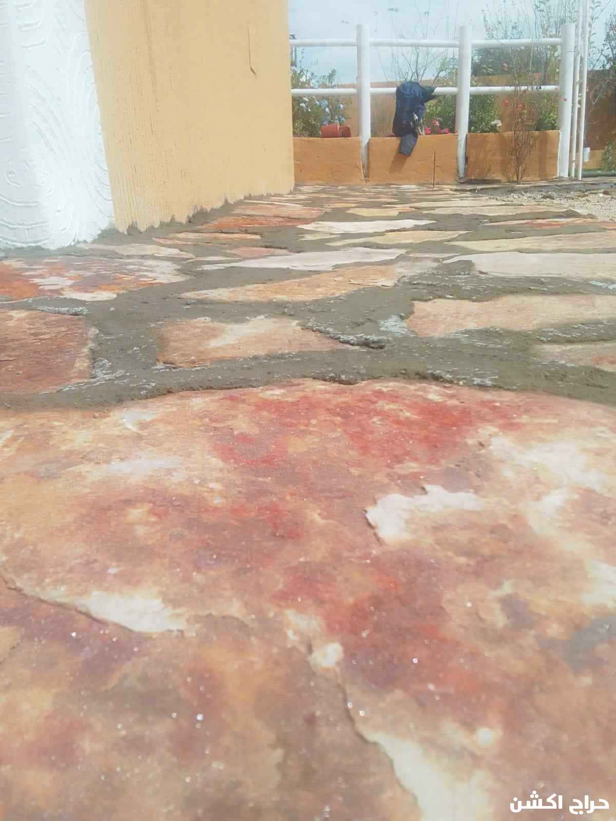 معلم حجر طبيعي 