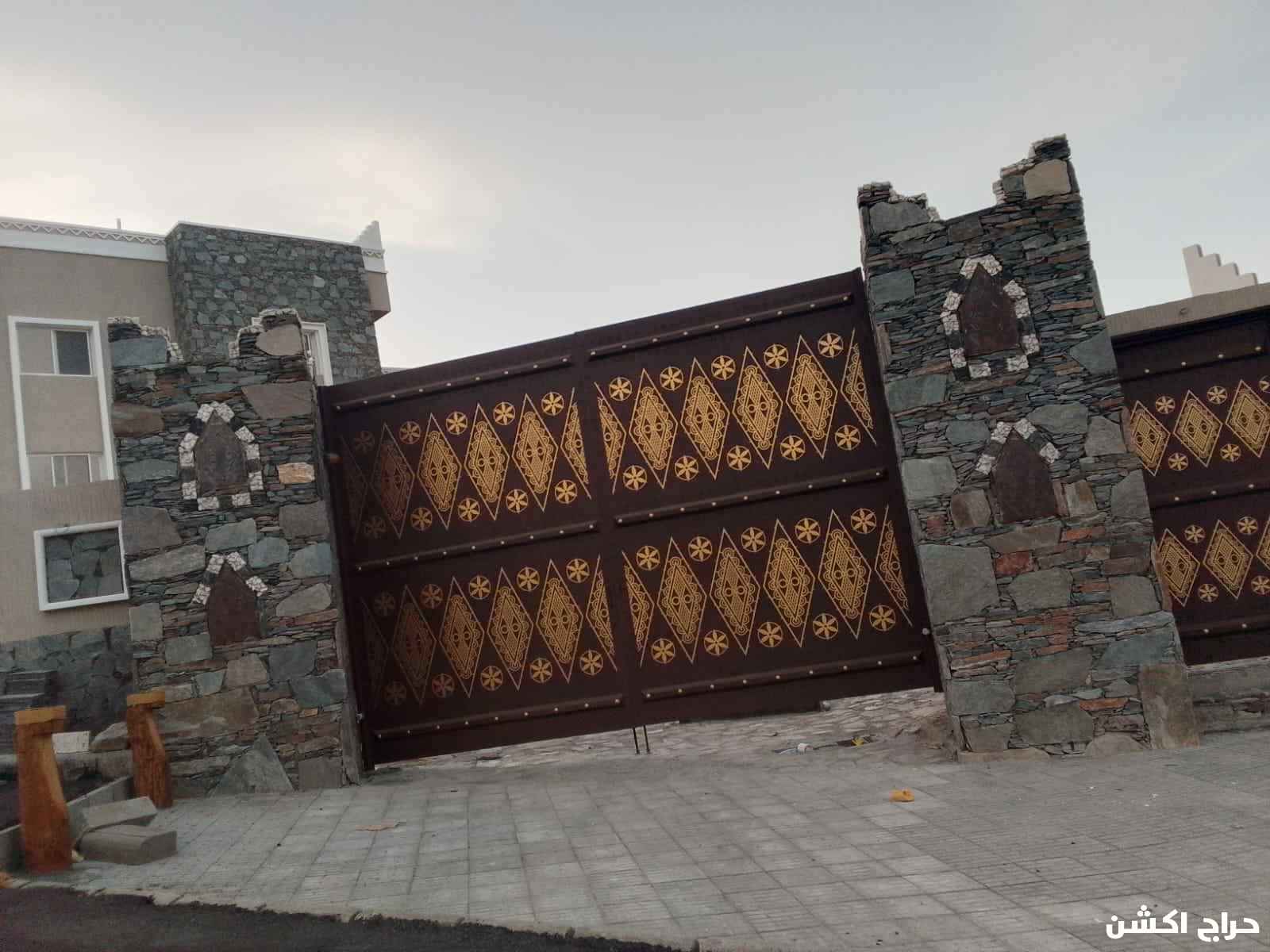 معلم حجر تلبيس 