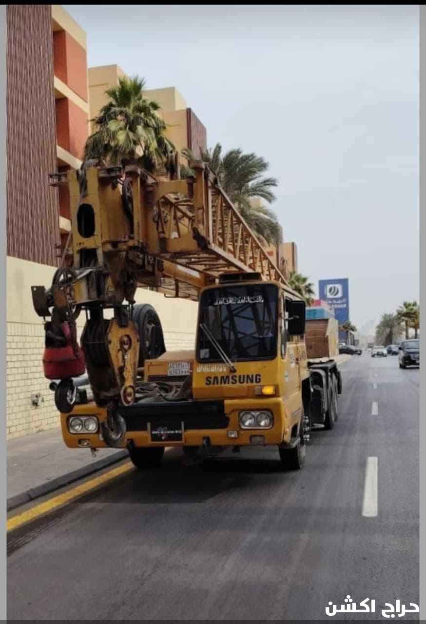كرين رفع مكيفات واغراض إلى السطح