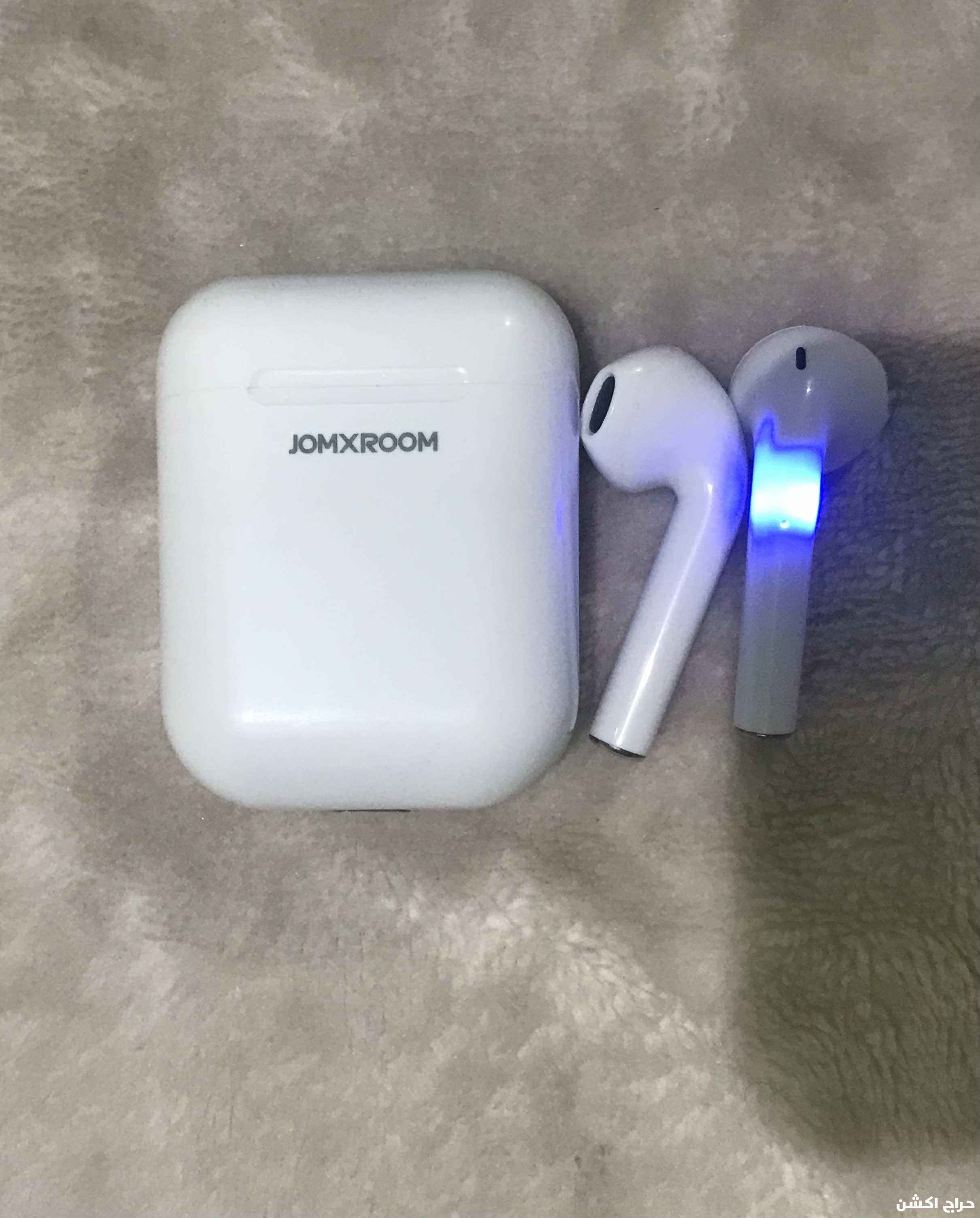 سماعه ( JOMXROOM) شبية ابل الاصدار الجديد الاصلي جديده بكرتونها مع الشاحن حقها 