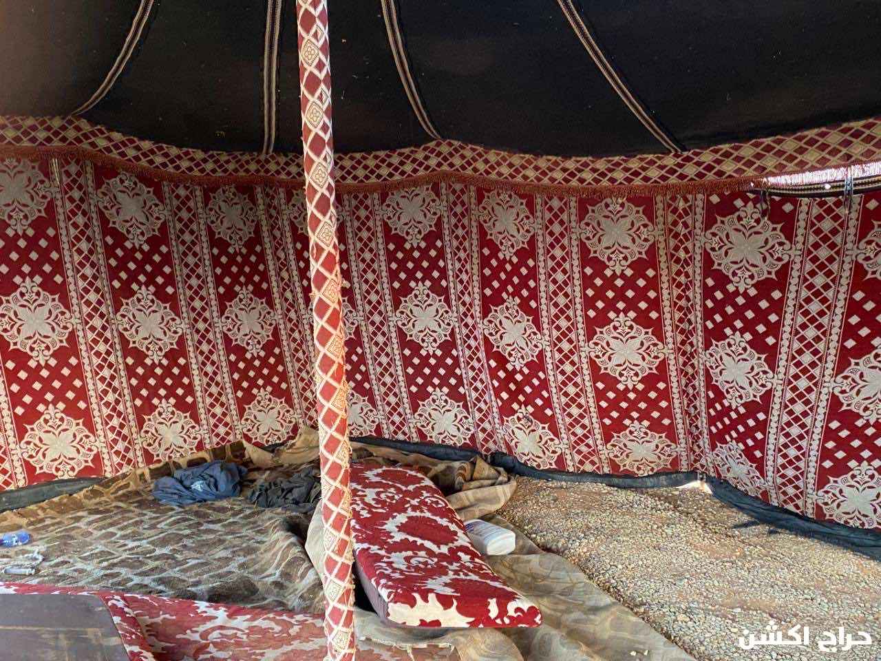 للبيع ثلاثة بيوت شعر مع ملحقاتها