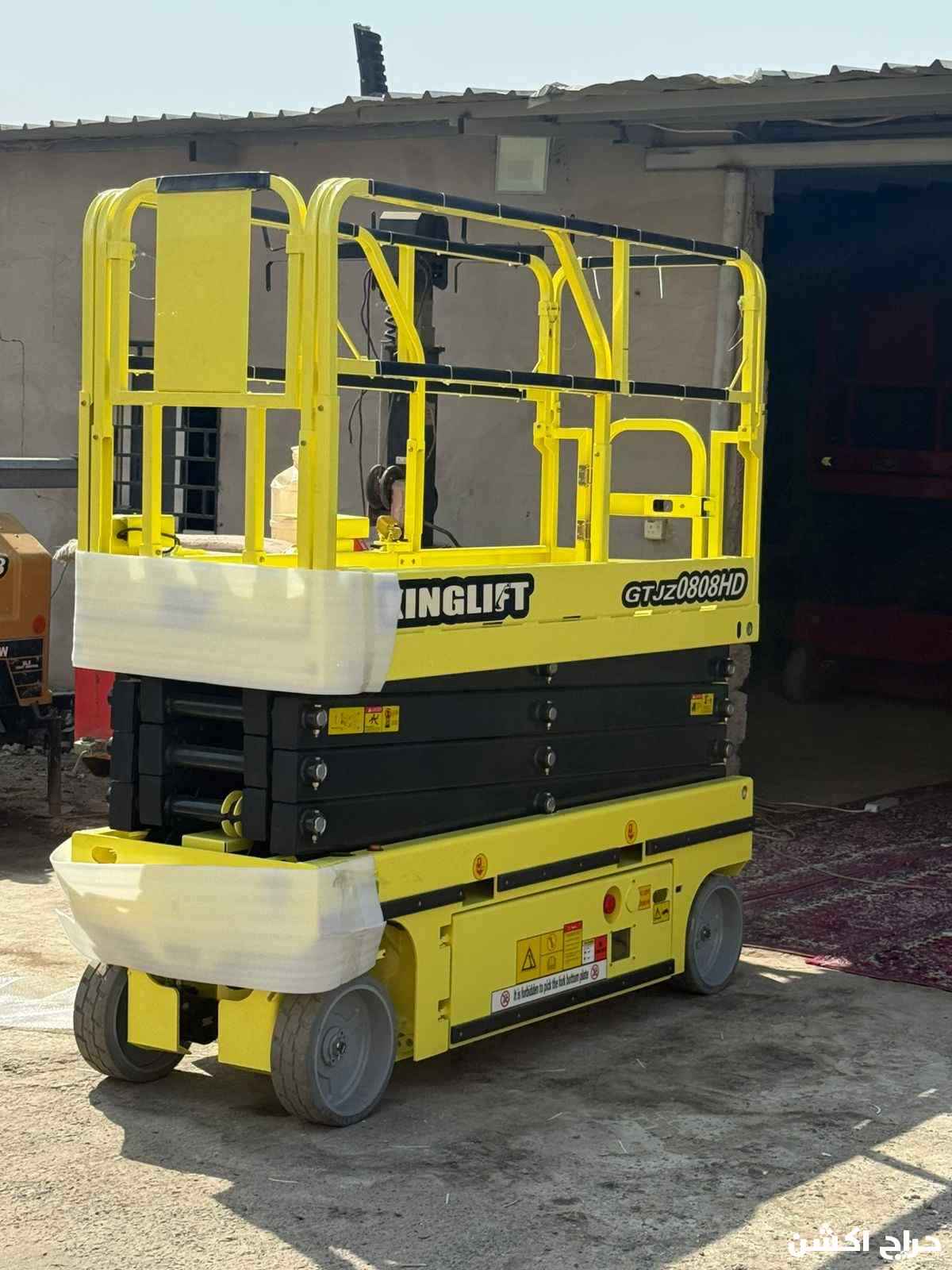 سيزر لفت 12متر14متر كهرباء للايجار