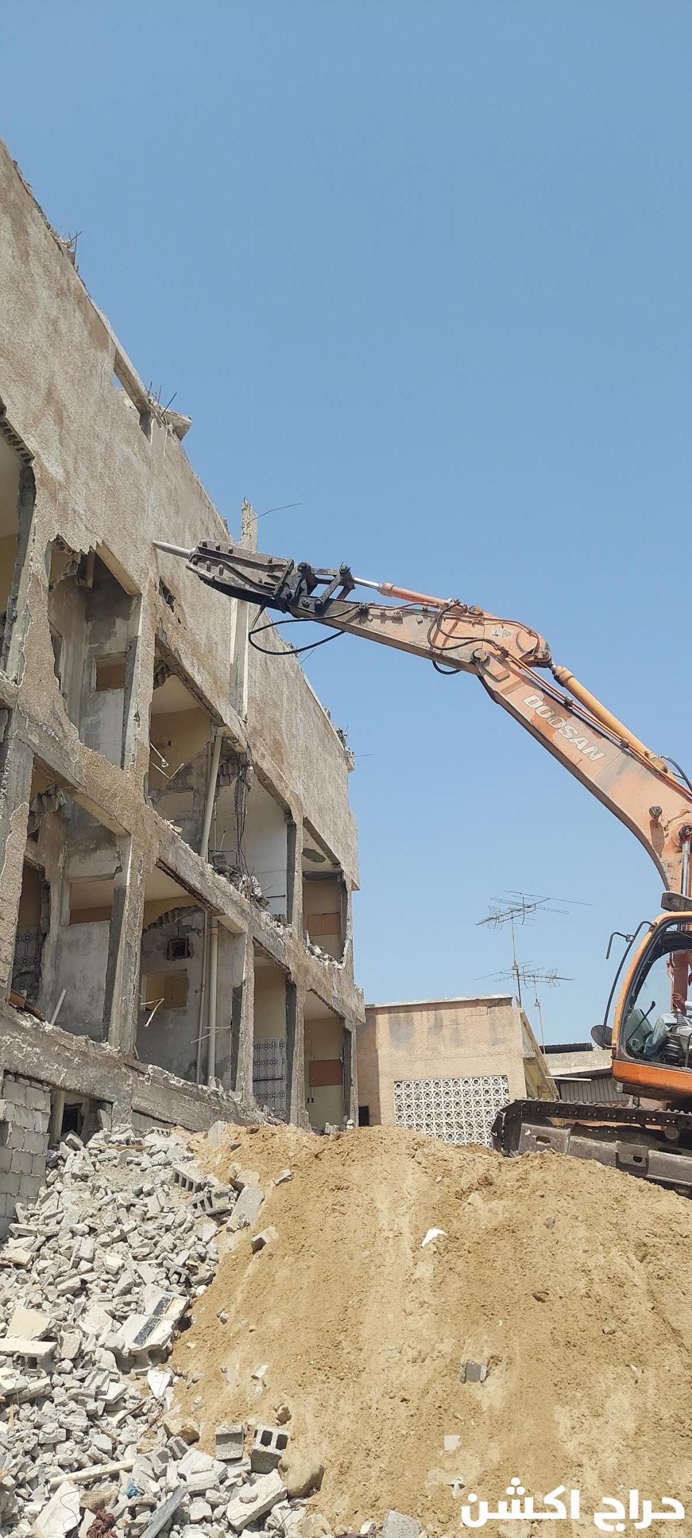 مقاول هدم وتكسير المباني وجميع أعمال التكسير