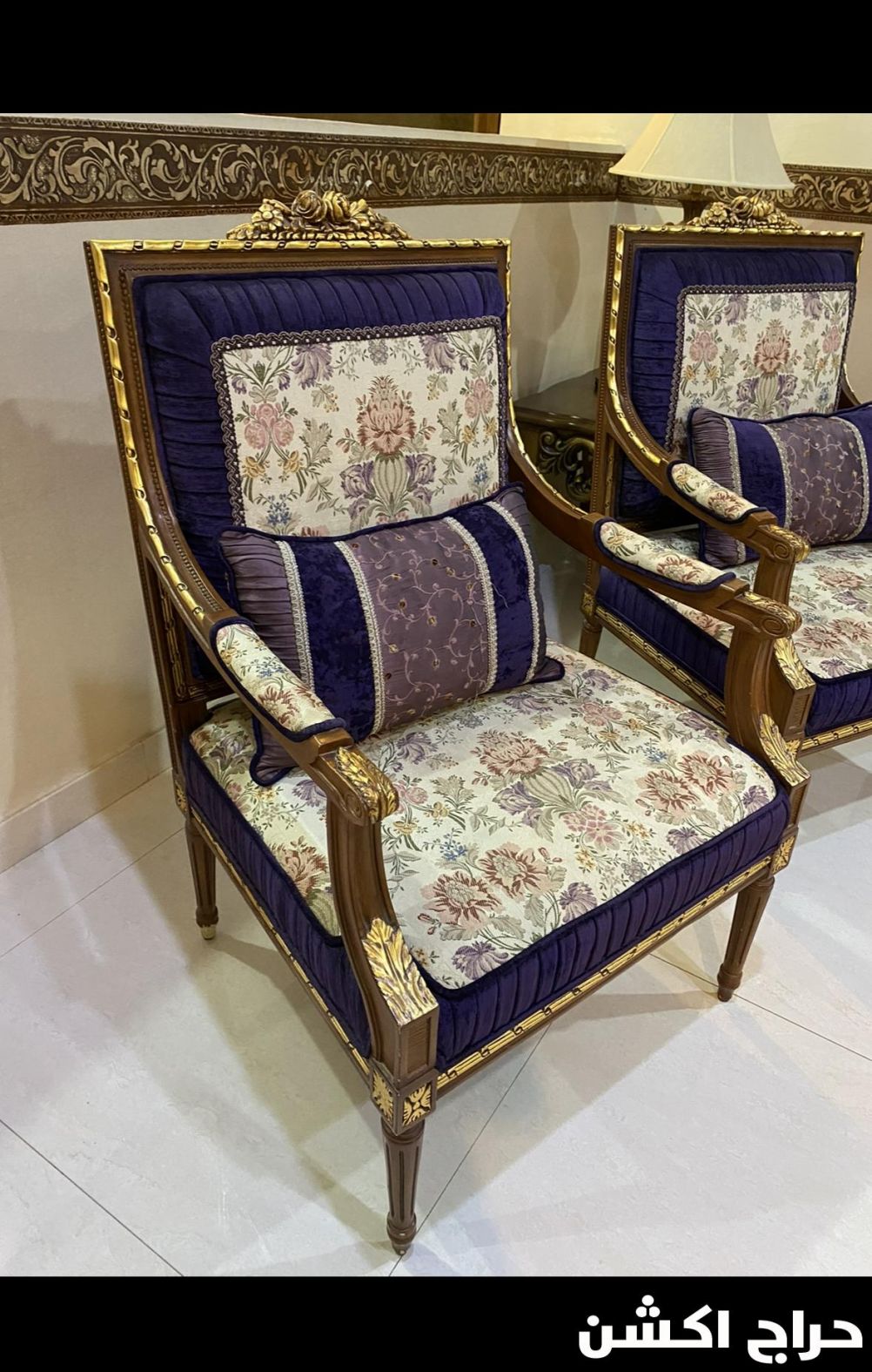 طقم استقبال كلاسيك راقي نظيف للبيع