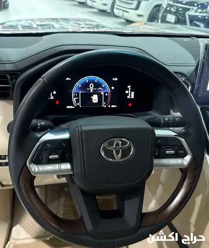 لاندكروزر GXR.L5.2026 تون تيربو وارد الساير عداد 10 الف