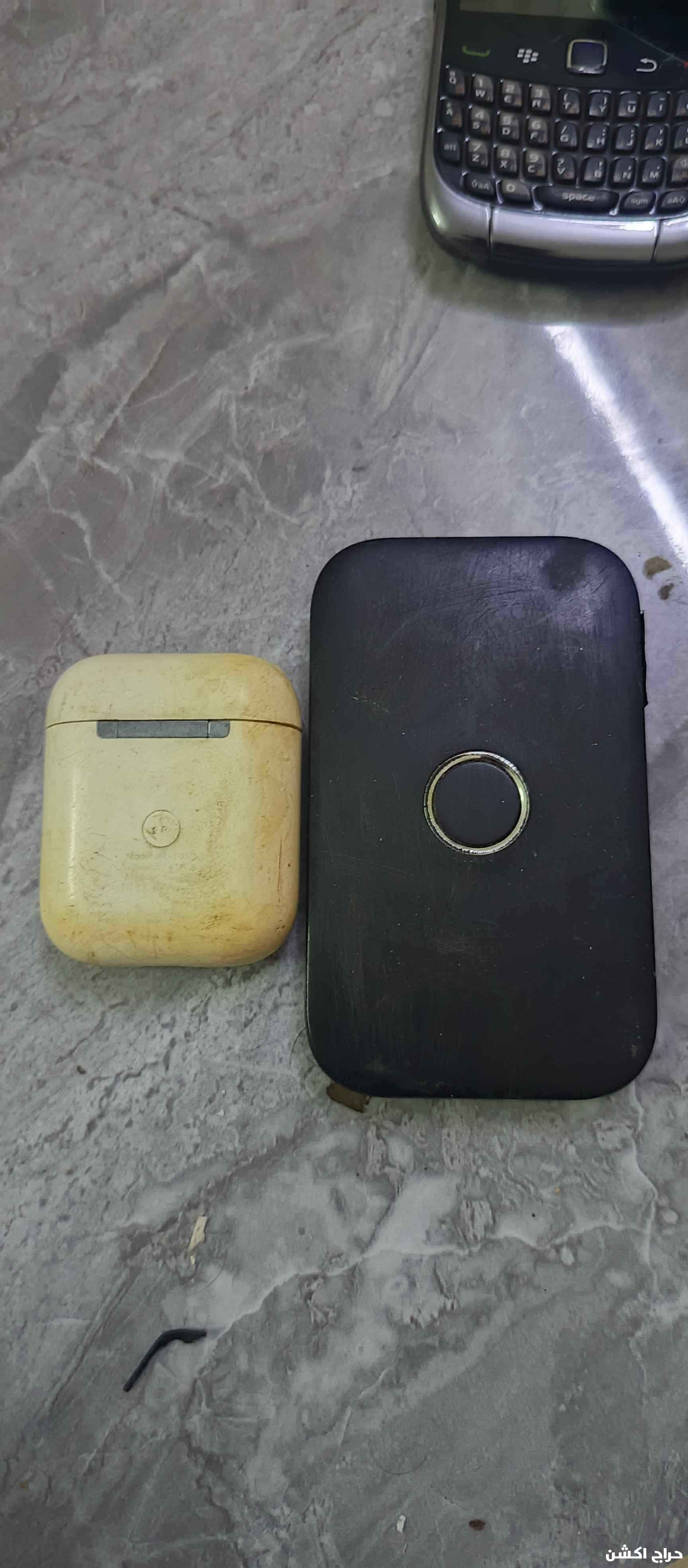 يوجد لدي جوالات خربانه بعضها يبي شاشه وبعضها بطاريه واجرام جوالات ايفون سامنسونج ال جي