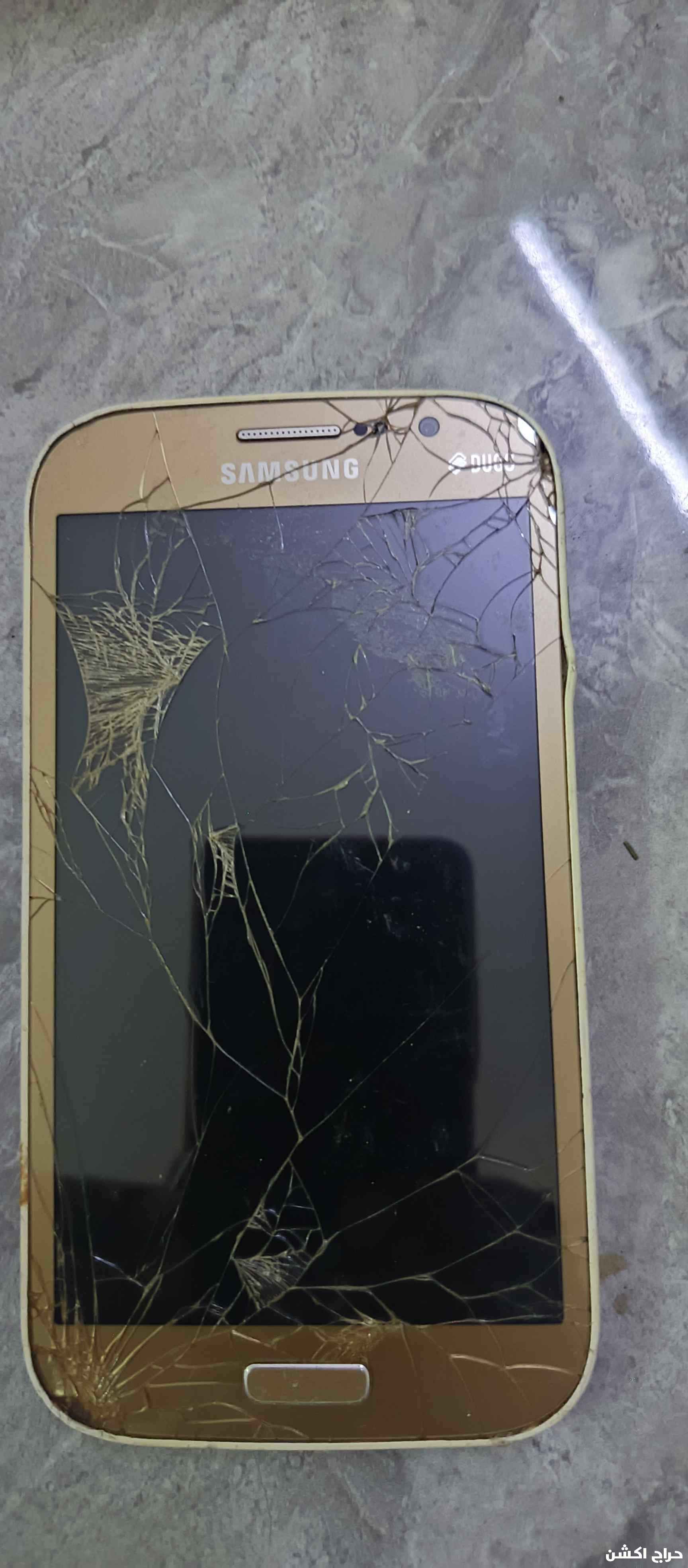 يوجد لدي جوالات خربانه بعضها يبي شاشه وبعضها بطاريه واجرام جوالات ايفون سامنسونج ال جي